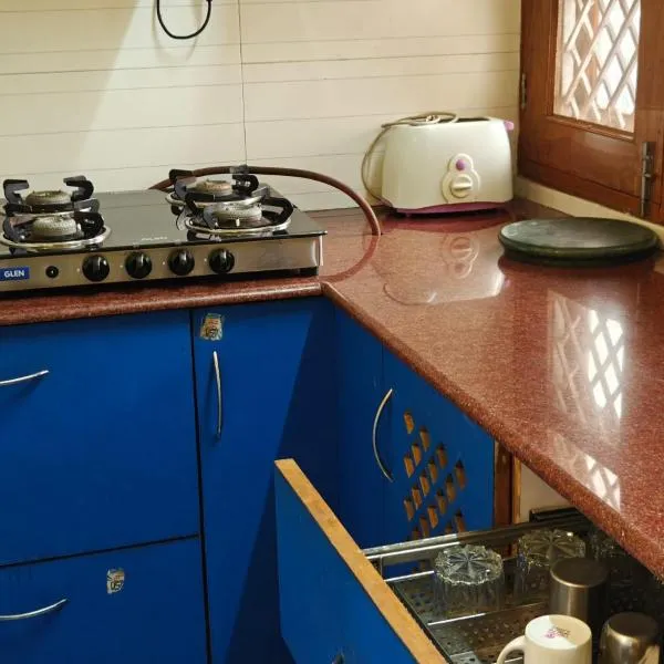 Fully Furnished ISH, Atithya Homestay with various amenities and free services in Lucknow, INDIA, hótel í Lucknow
