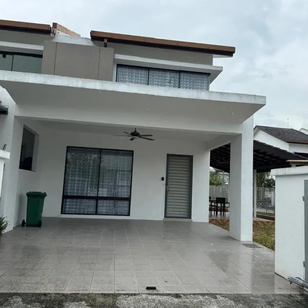 Sungai Long Guesthouse, hotel v destinaci Kajang