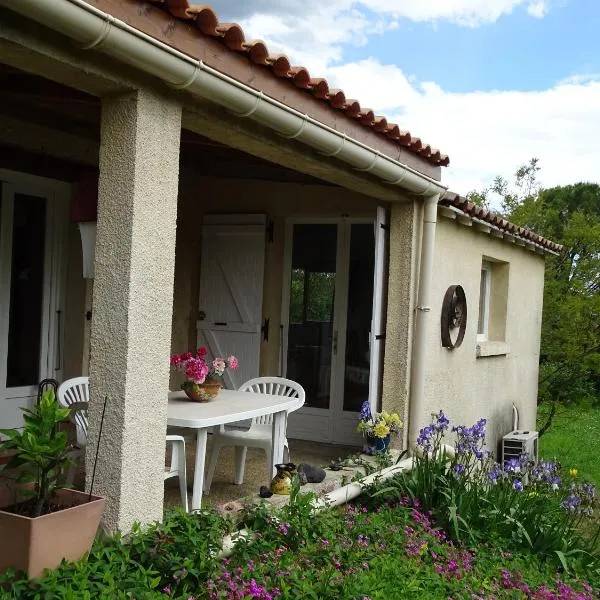 chambre d'hôtes indépendante avec kitchenette, hotel v destinácii Saint-Victor-de-Malcap