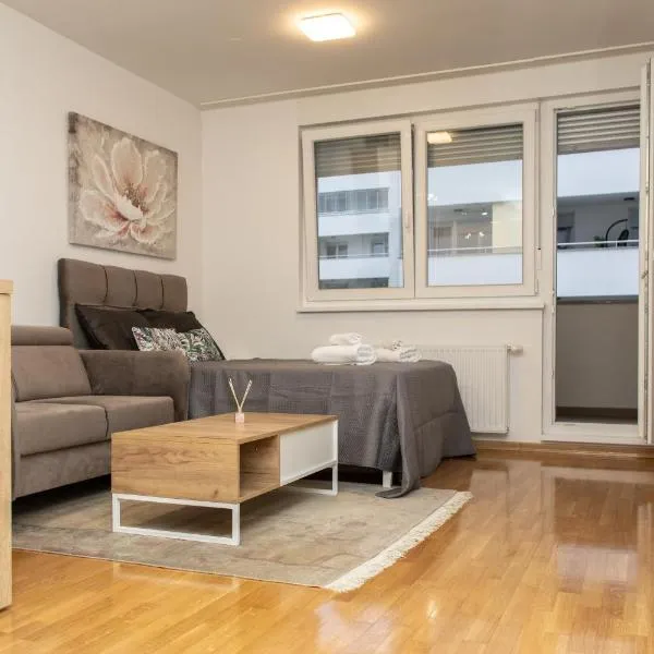 Studio Apartment Nina 2, hotel en Železnička Stanica Maksimir