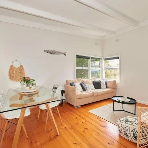 Adorable beach shack in the heart of Aireys Inlet, hótel í Aireys Inlet