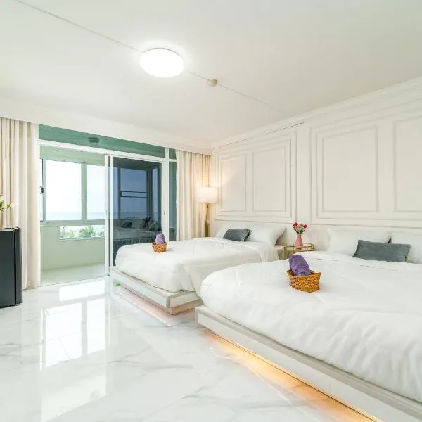 Bang Saen Royal Beach by Sea view Bang Saen, hotel in Ban Laem Thaen