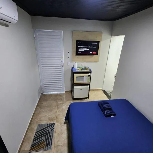 Quarto mobiliado, hotel in Lins