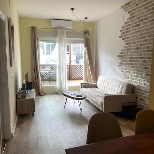 Apartamento céntrico con terraza y parking, hotel in Huelva