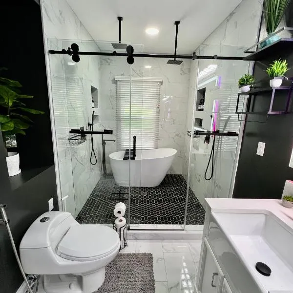 Charming 2BR 2BA 10 min DT Airport by LSP Homes, Hotel in Atlanta