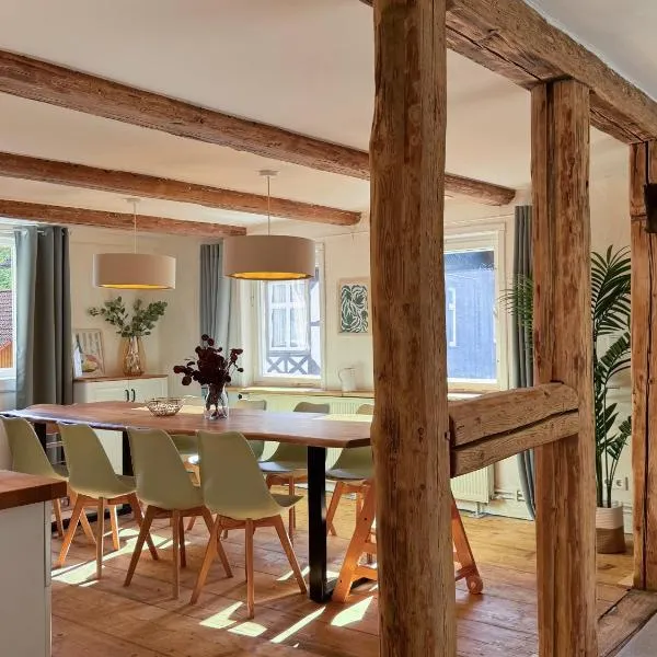 Haus Ludwig - Saniertes Fachwerkhaus im Harz - 12 Personen, hotel in Thale