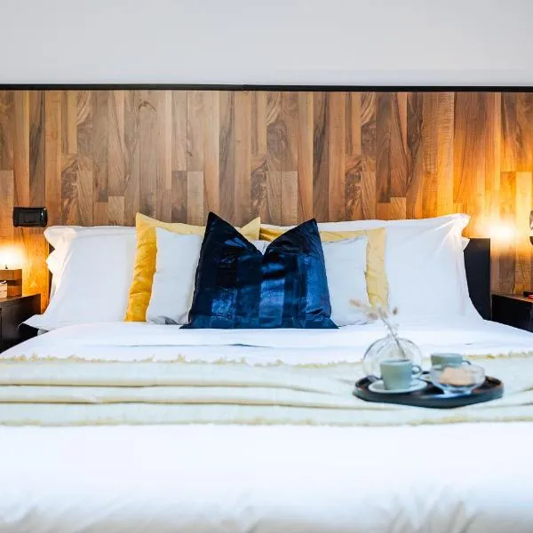 Casa Luce - bright, stylish and central, hotel in Modena