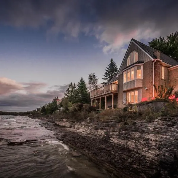 Winter Waterfront Escape, хотел в Лайънс Хед