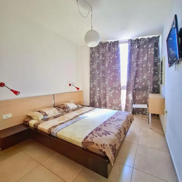 Suite on the Bat Yam seashore, hotel in Bat Yam