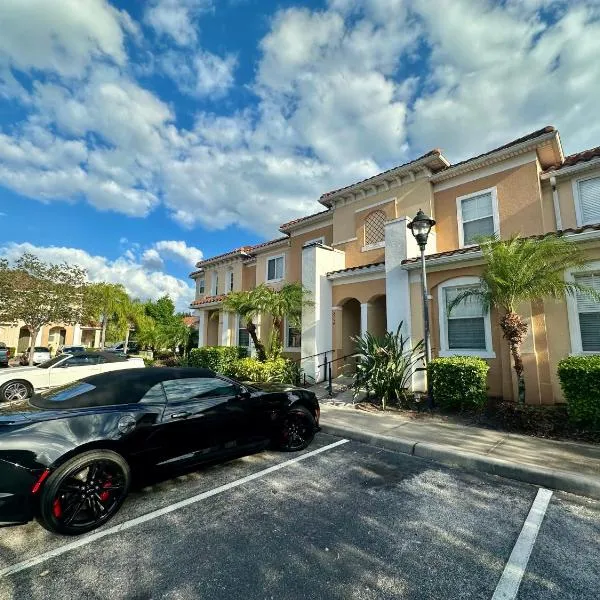 Grand Luxury 3BR Townhouse Near Disney Parks, hotel in Kissimmee