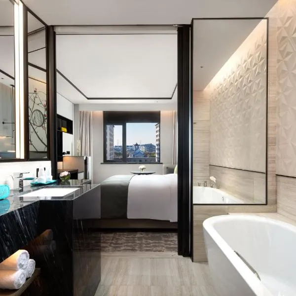 Crowne Plaza Wuzhen by IHG, hotel en Tongxiang