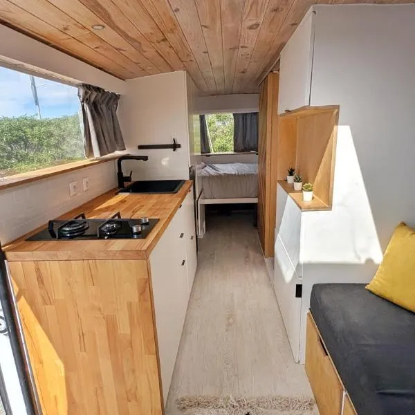 Unique Minibus Tiny Home, hotel v destinaci Ericeira