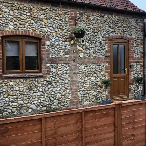 The Ducks - Gorgeous Norfolk Upside down Cottage - with Lazy Spa, hotel i Mileham