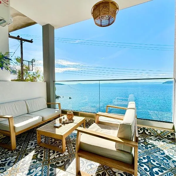 Candi Luxury Suites 2, hotelli Néos Marmarásissa