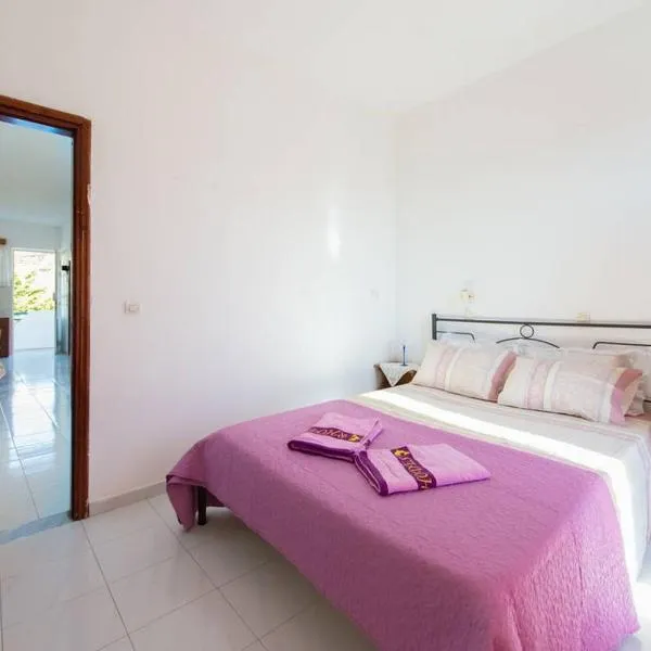 Merryland Studios & Apartments, hotel v destinaci Kremasti