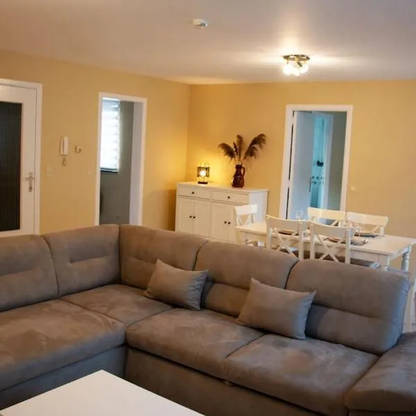 Séjour en bord de Meuse avec garage, hotel i Dinant