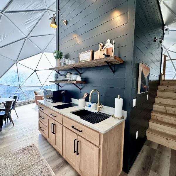 Dome Home Lake and Mountain Views Hot Tub, hotel in Hiawassee