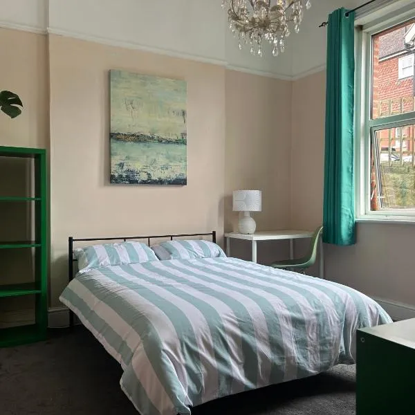 Bohemian Rhapsody, hotel in St. Leonards