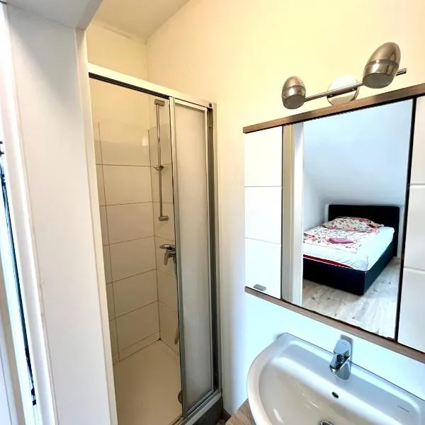 Billige bescheidene Kleinwohnung in Leoben, hotel in Leoben