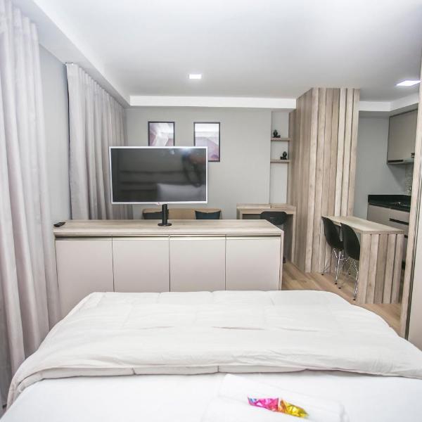 Studio com Cama de Casal e Sofá - ALL1621