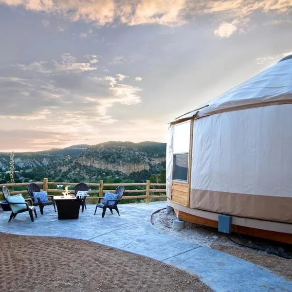 Yurt Overlook #4 with AC and Private Bath 2 Kings, מלון באורדרוויל
