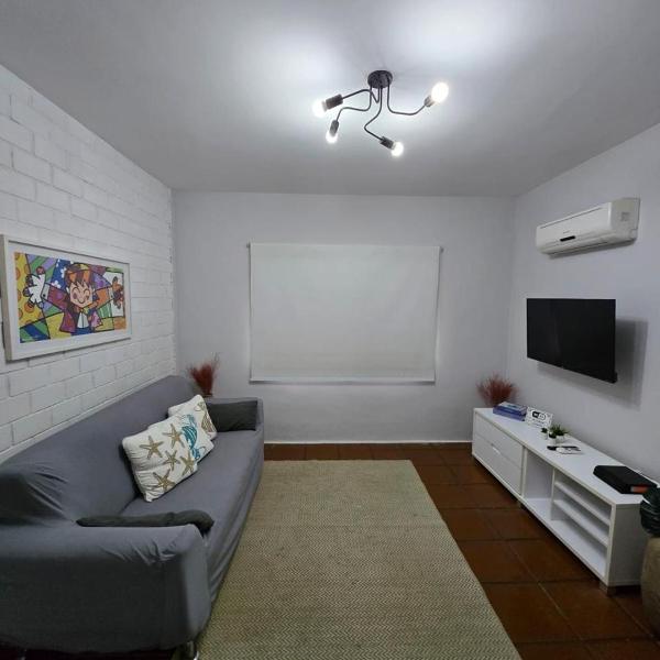 Apartamento no Guarujá Praia da Enseada para até 6 pessoas, com Ar Condicionado, aprox 350 metros - 5 minutos a pé