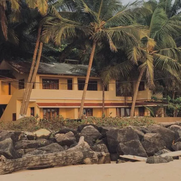 Kizhunna rock beach house, hotel v destinaci Kannur