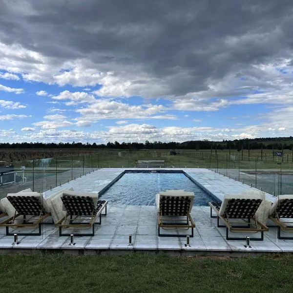 Soldiers Cottage picturebook vineyard home, hotel in Bulga