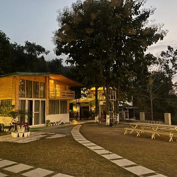 Saraiville- Luxury Riverside Cottages, ξενοδοχείο σε Ντεχράντουν