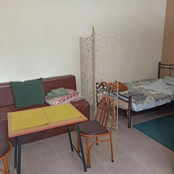 Στούντιο κοντά στο Πανεπιστήμιο, περιοχή κόμβος ΤΕΙ, hotel in Koíla