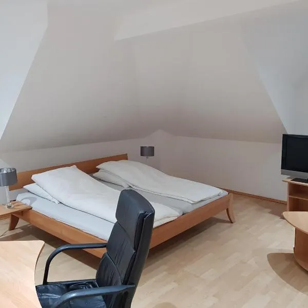 Zimmer in wundervoller Stadtvilla, hotel in Lehrte