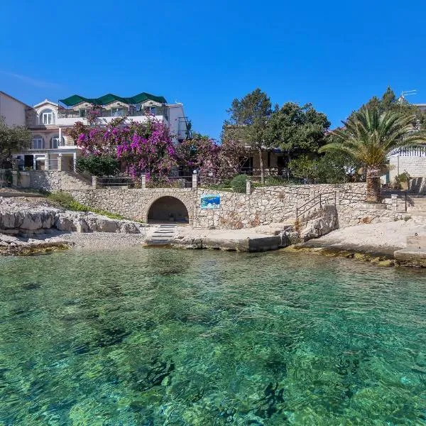 Apartmani Ružica, hotel v destinácii Zastražišće