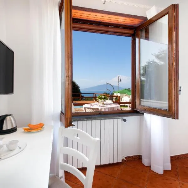 Camera in Villa con Jacuzzi privata e Vista Mare, hotel a Massa Lubrense