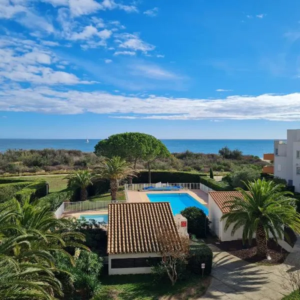 MAGNIFIQUE vue mer pour ce T2 avec piscine, hotel v destinácii Saint-Cyprien