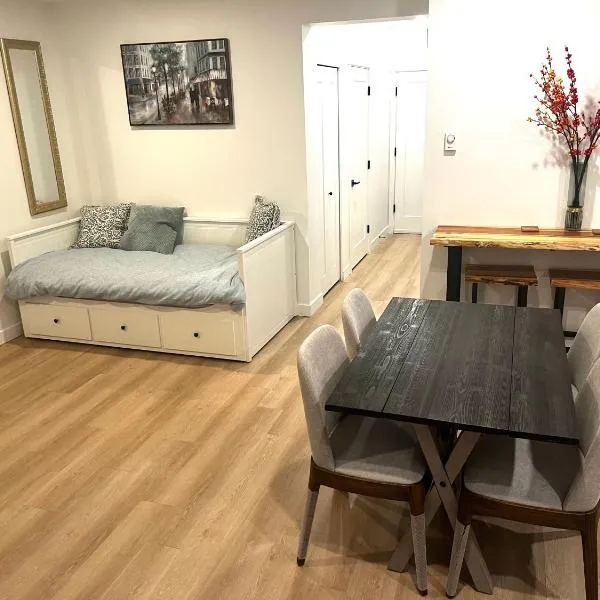 Brand new suite in langley close to everything, hotel in Langley
