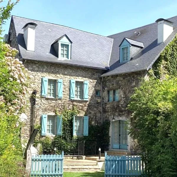Le Mouton Bleu, hotel in Accous