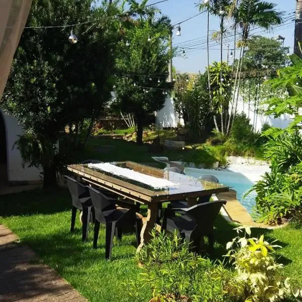 Casa Colonial com Suítes e Quartos Privativos - Hospedagem Residencial, hotel in Rio Claro