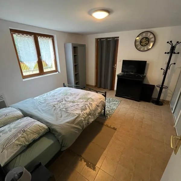 Logement paisible en bord de Vienne, hotel v destinaci Bonneuil-Matours