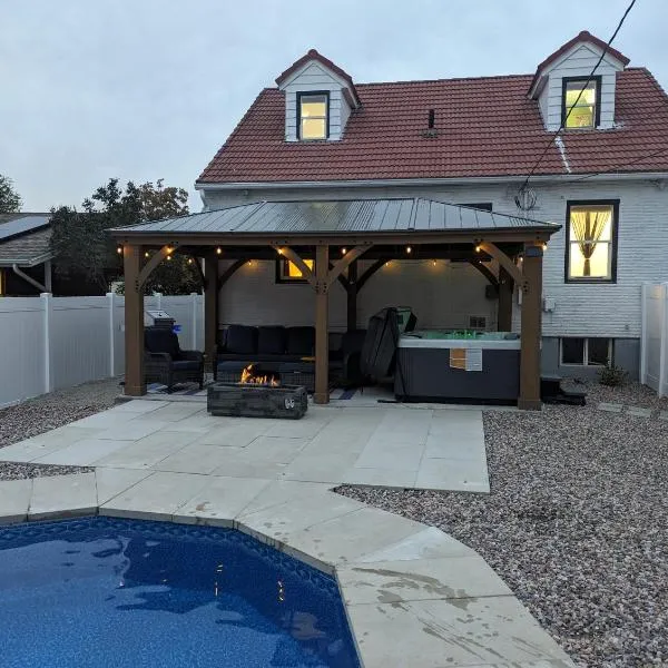 Charming Salt Lake City Home Minutes from Airport, Downtown SLC , Skiing, hotel v destinaci South Salt Lake