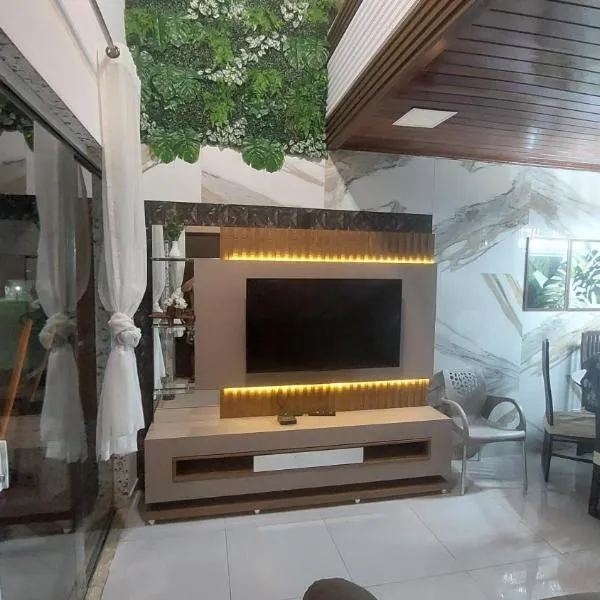 SUPER DUPLEX - ALTO PADRAO - FRENTE PISCINAS E PARQUE INFANTIL- 02 VAGAS DE GARAGEM - Winterville - Gravatá - HORÁRIO EXTENDIDO, hotel i Gravatá