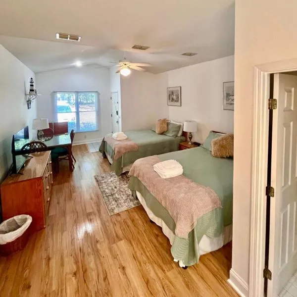 Beautiful Newly Remodeled Mini Suite at Sea Trail Resort, hotel v destinaci Sunset Beach