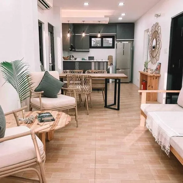 1BR Tropical Penthouse for 4 guests, near beach, hotel in Bangcusay