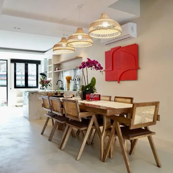 M55 Whole House, hotel in Serdang