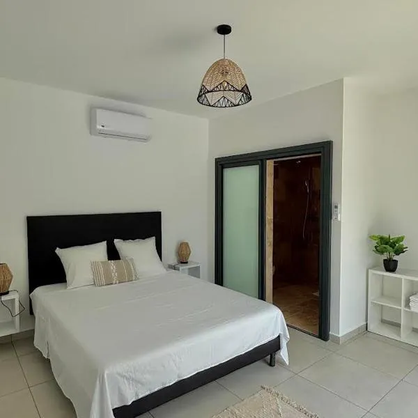 Les Roses du Désert, hotell sihtkohas L'Étang-Salé