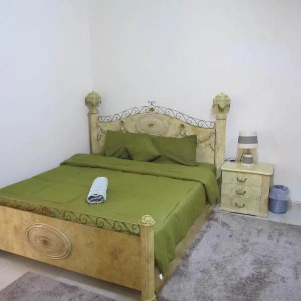 العين الهيلي مصباح بيت 9, hotel v destinaci Al Ajn