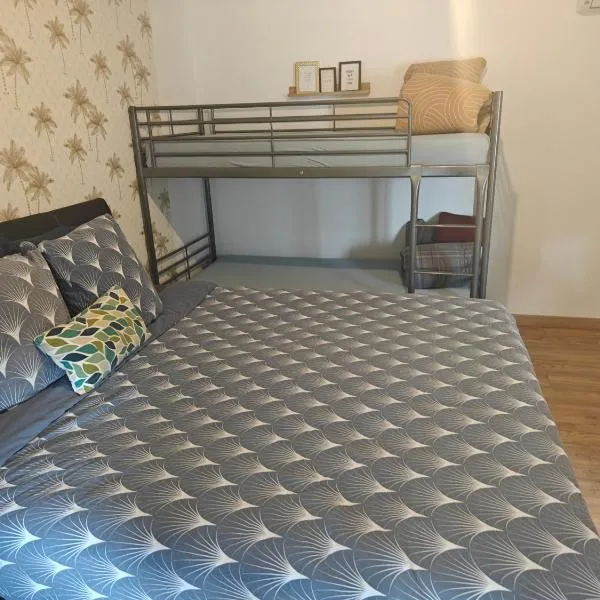 Auberge du manala chambre 4 personnes 24-24, hotel v destinaci Saint-Louis