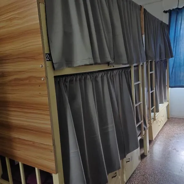 SUDHAKAR DORMITORYs, hotel v destinaci Panadží