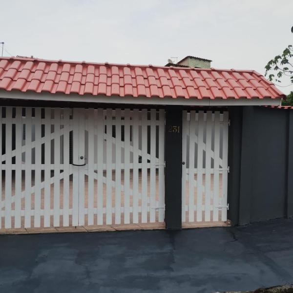 Casa na praia com piscina e churrasqueira