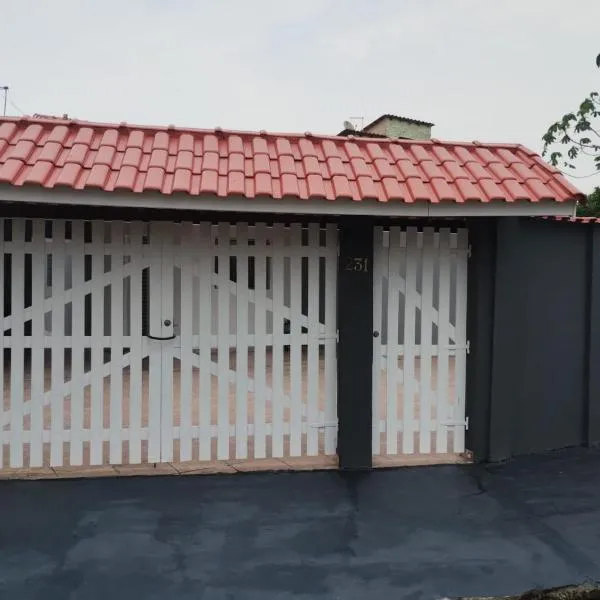 Casa na praia com piscina e churrasqueira, hotel in Itanhaém