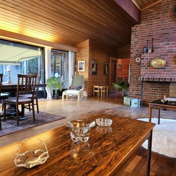 Private room - 6 in a luxury villa CHALET STYLE, hotel v Oslu
